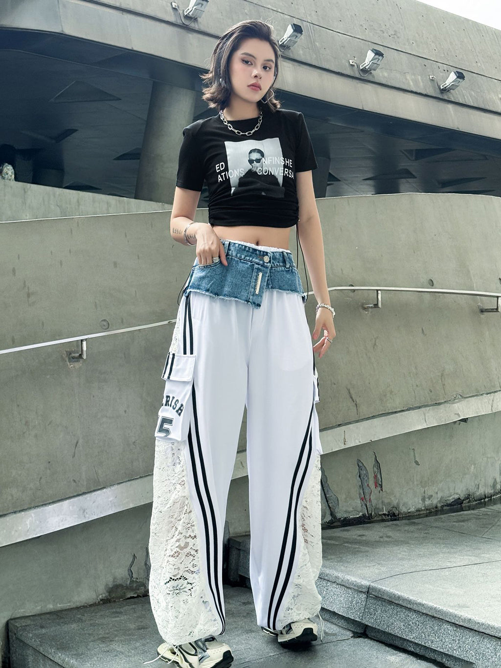 Lace-docking denim cargo pants 
