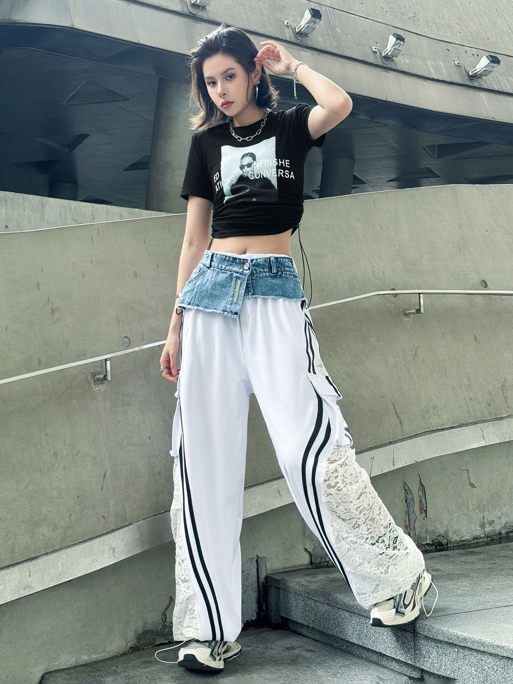 Lace-docking denim cargo pants 