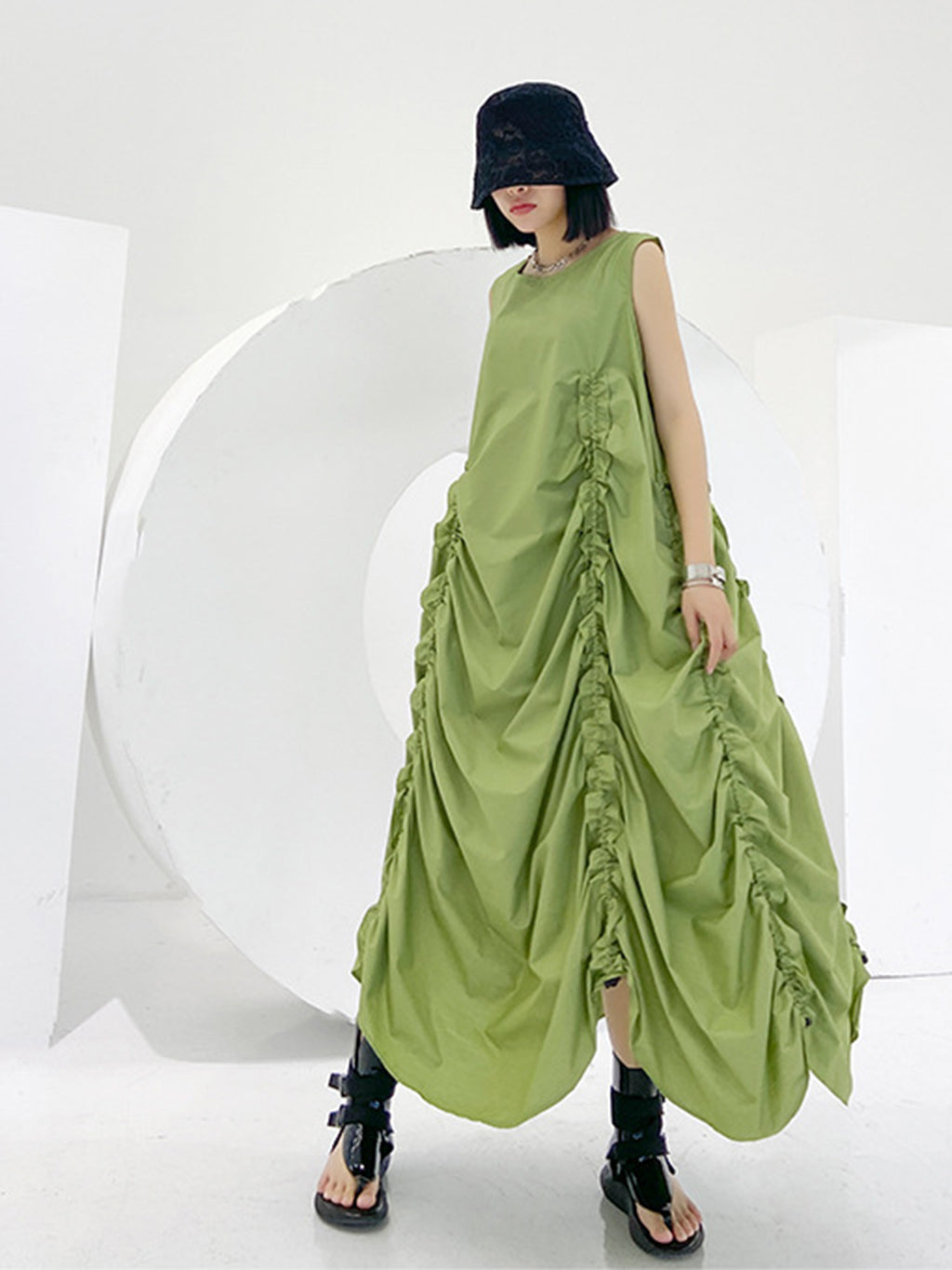 Gathered volume sleeveless dress