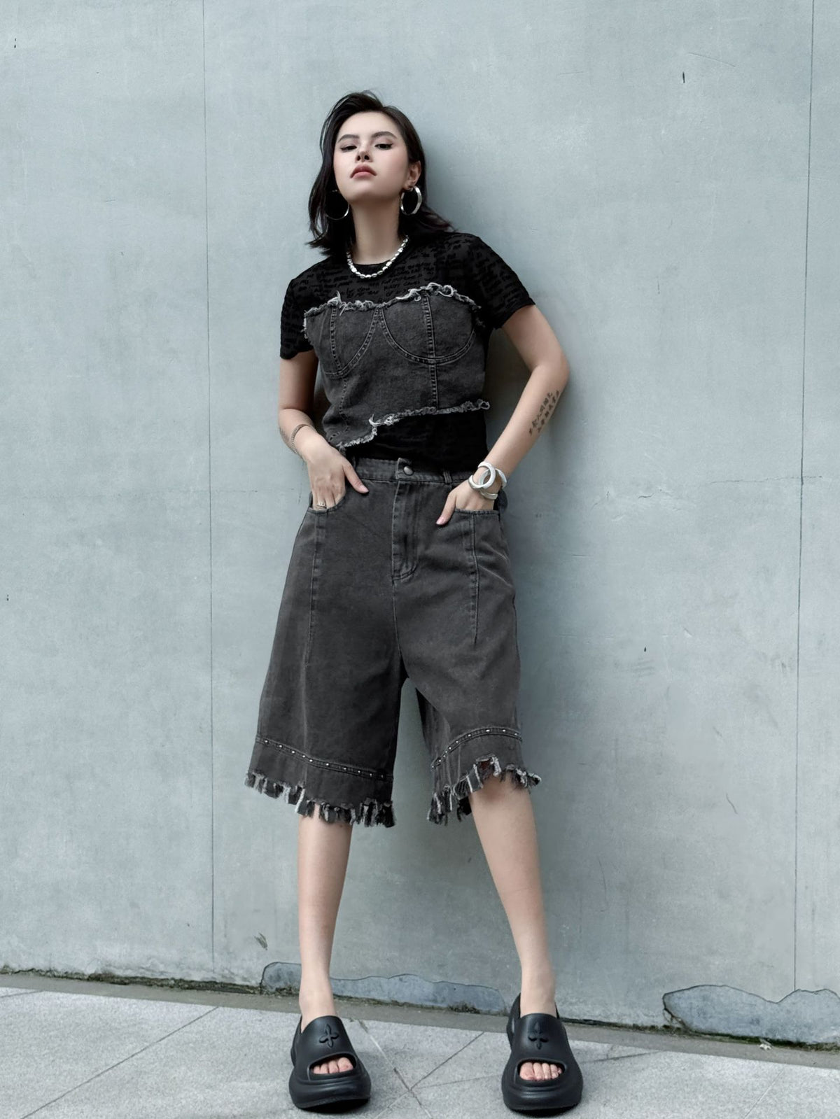 Fringed denim baggy shorts 