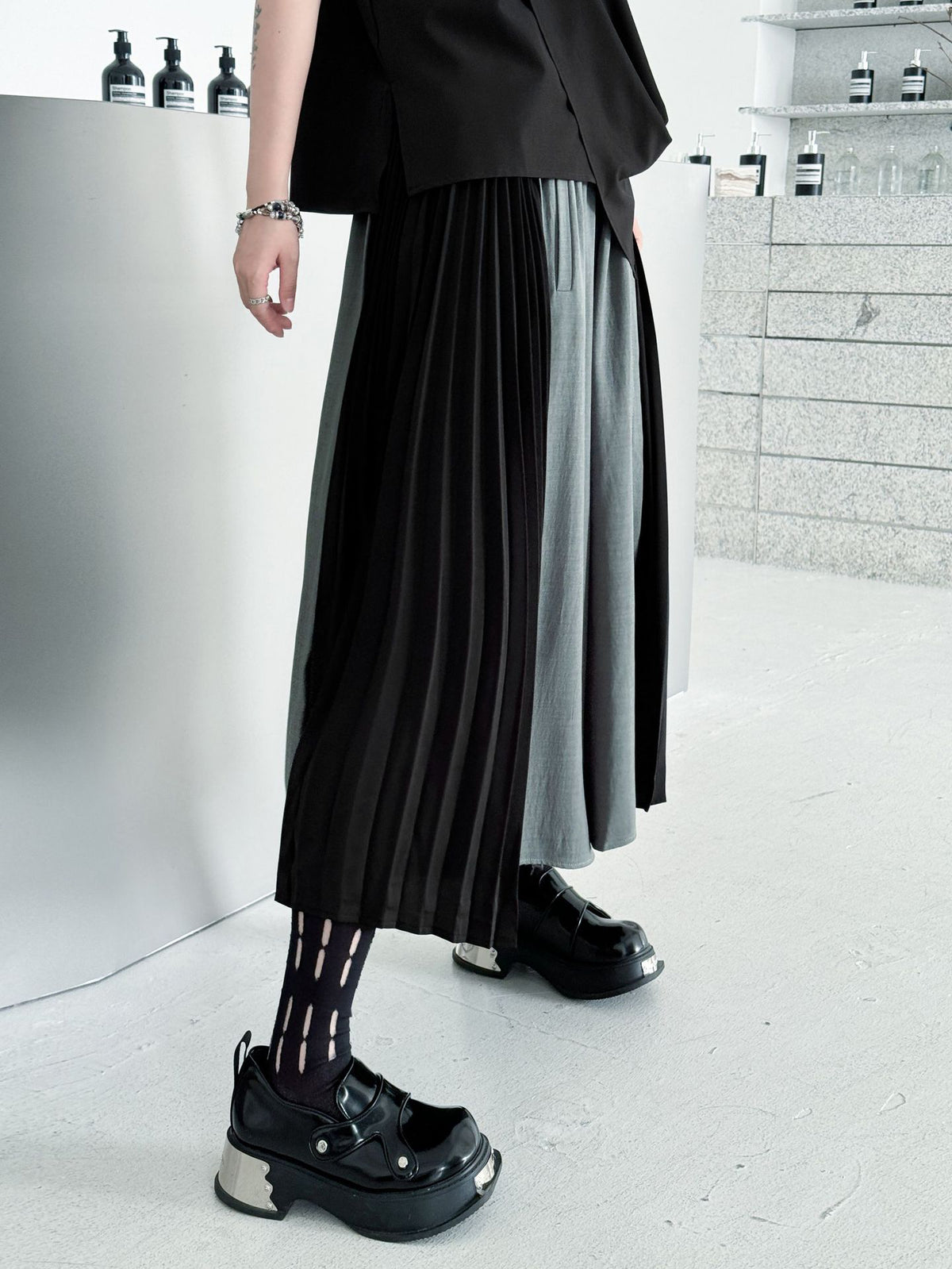 Two-tone pleated wide pants 