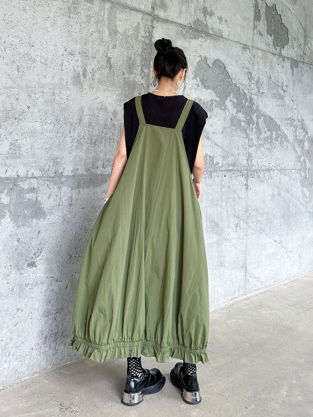 Shoulder belt gathered dress 