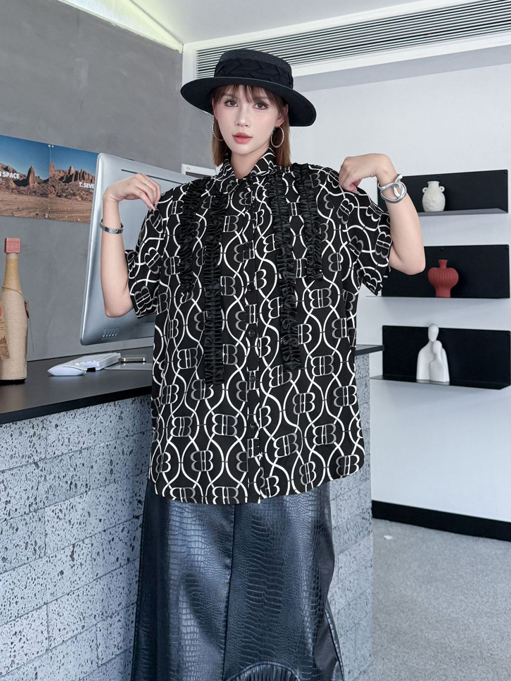Logo pattern ruffle blouse 