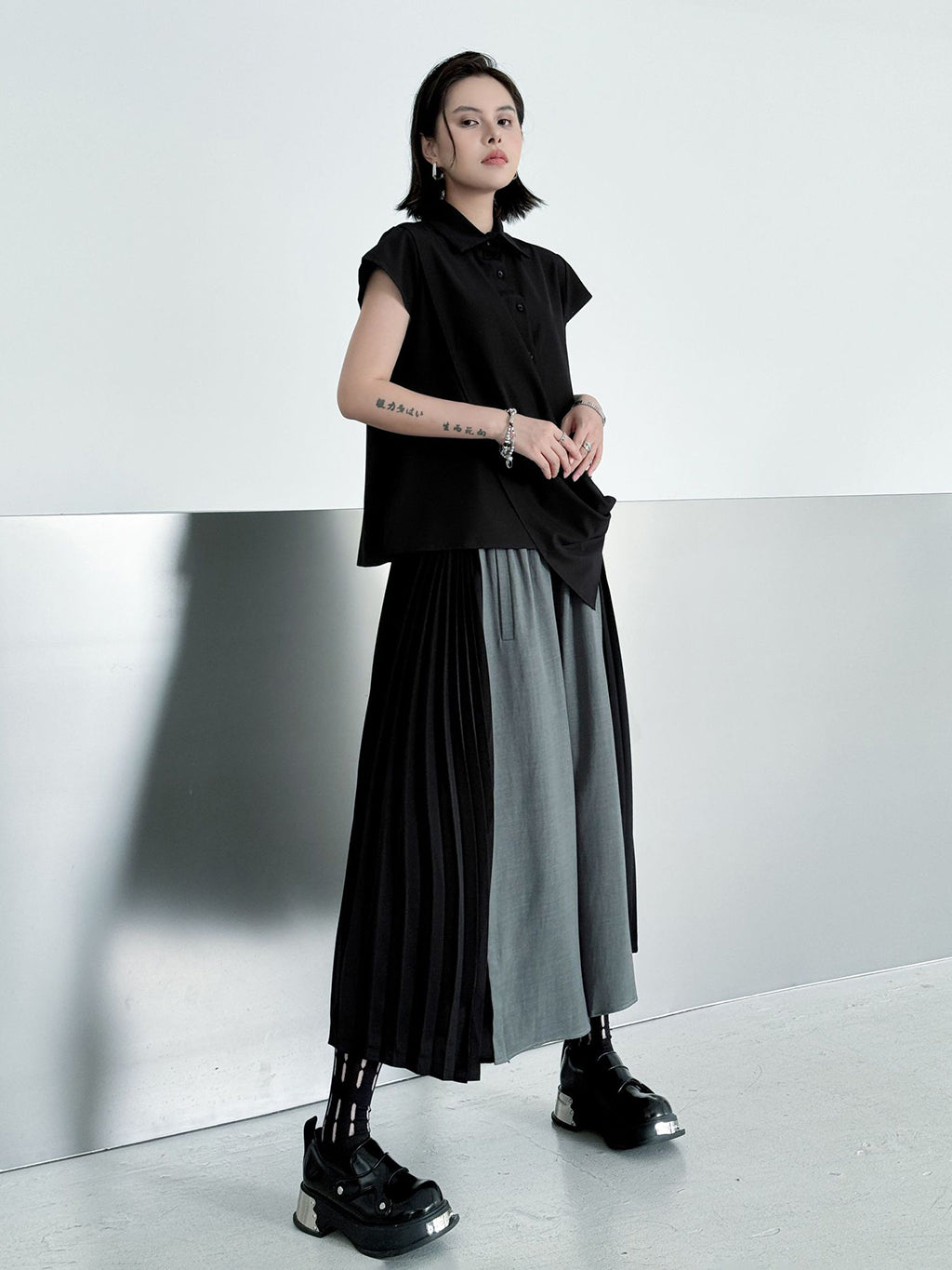 Two-tone pleated wide pants 