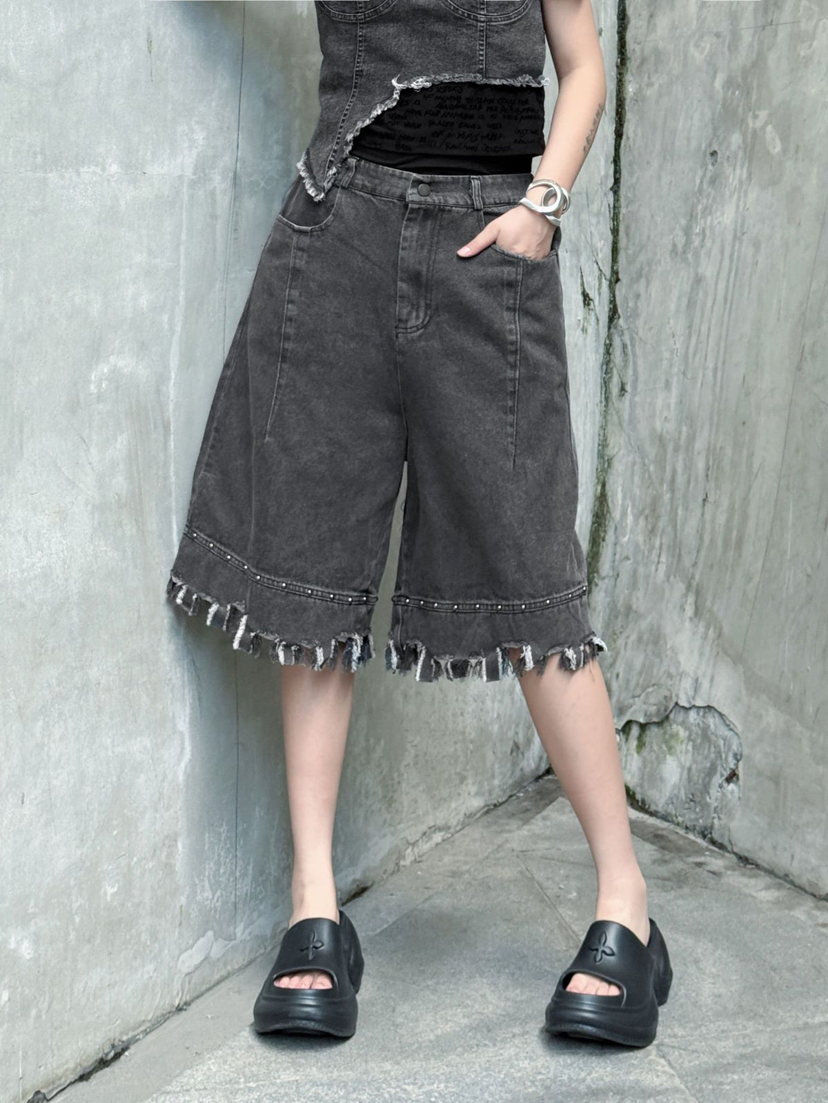 Fringed denim baggy shorts 
