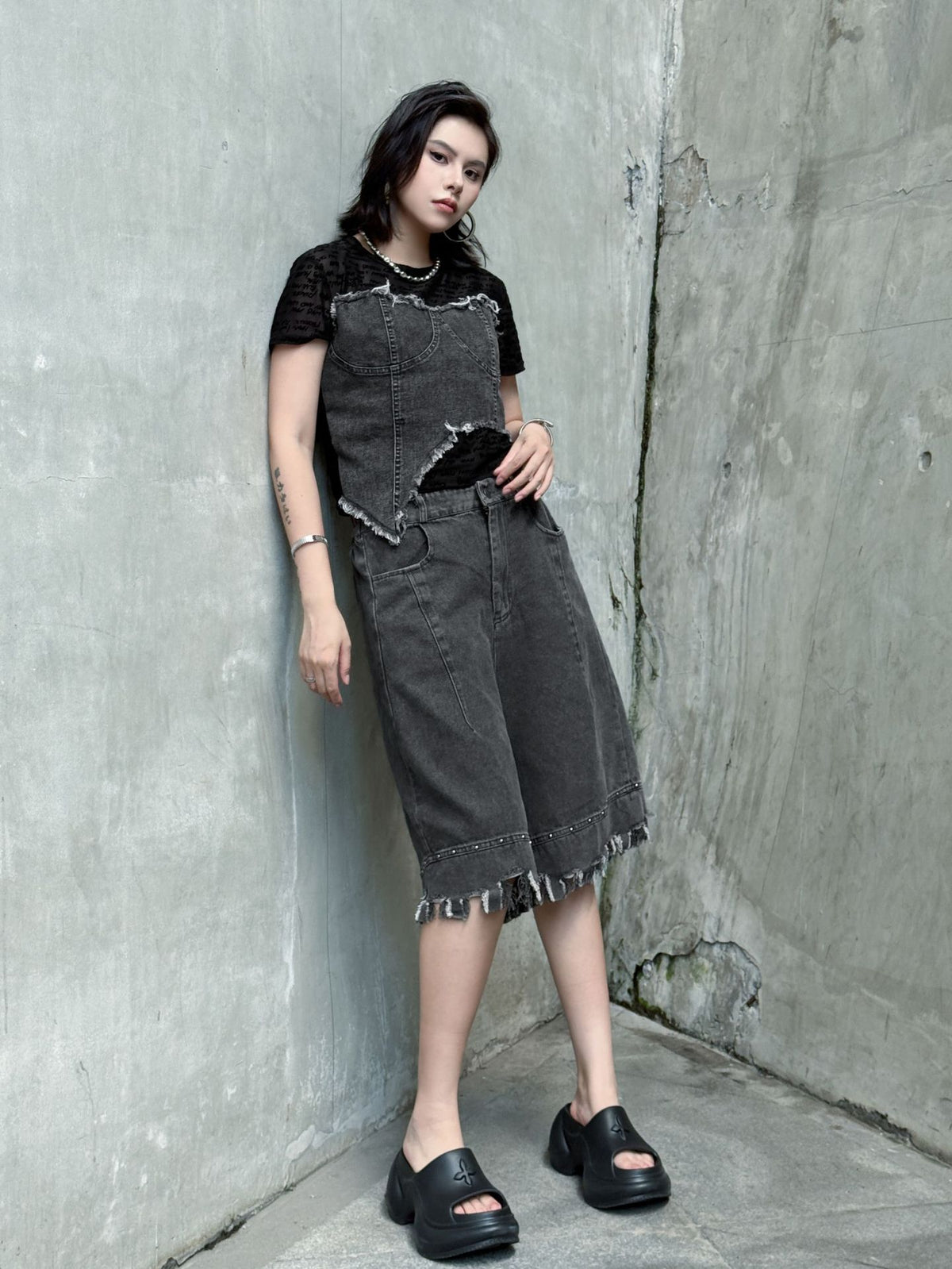 Fringed denim baggy shorts 