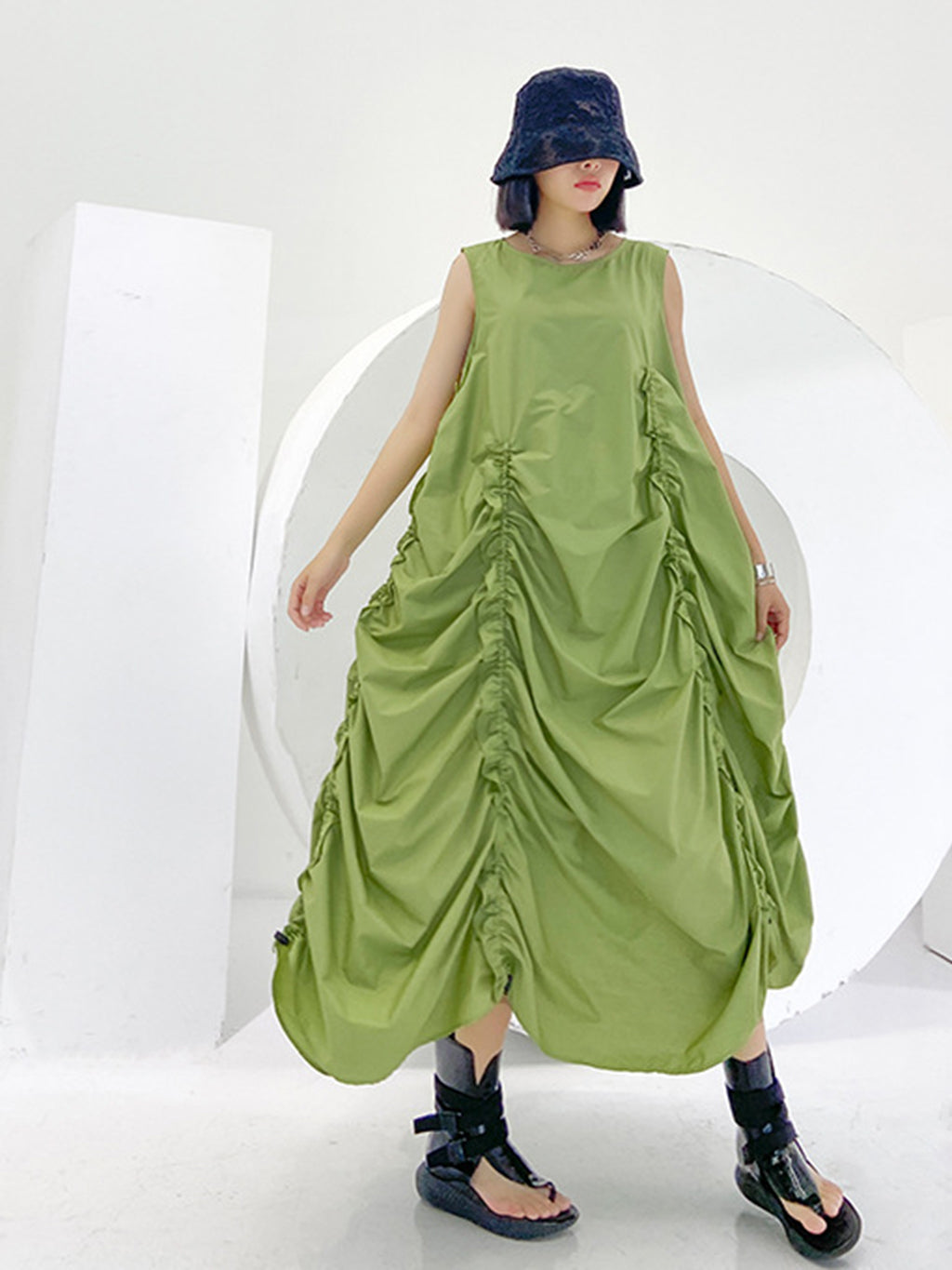 Gathered volume sleeveless dress