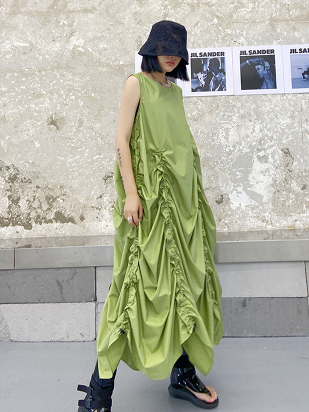 Gathered volume sleeveless dress