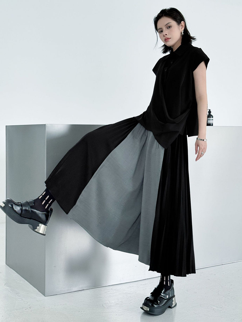 Two-tone pleated wide pants 