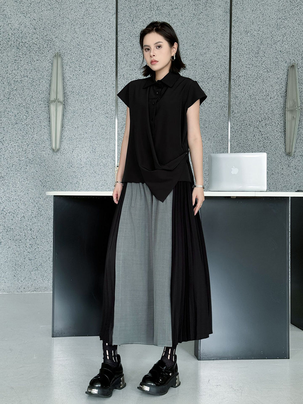 Two-tone pleated wide pants 