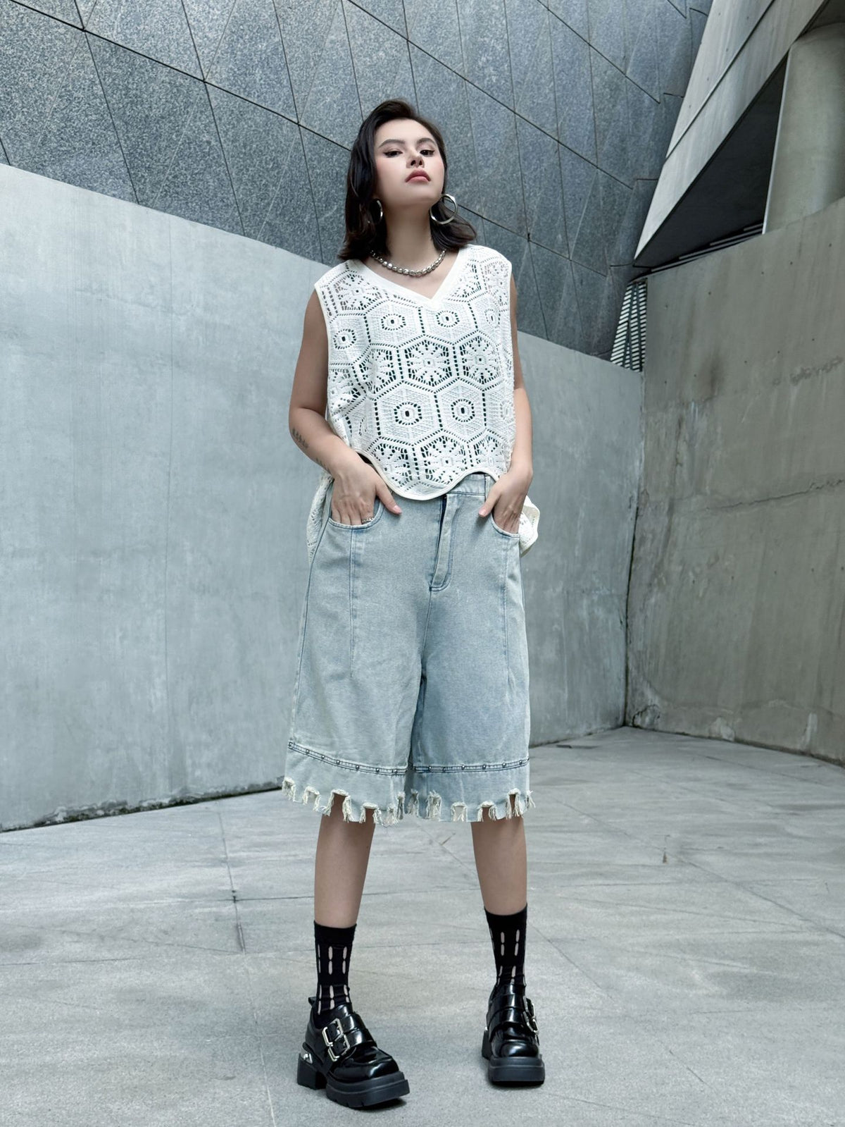 Fringed denim baggy shorts 