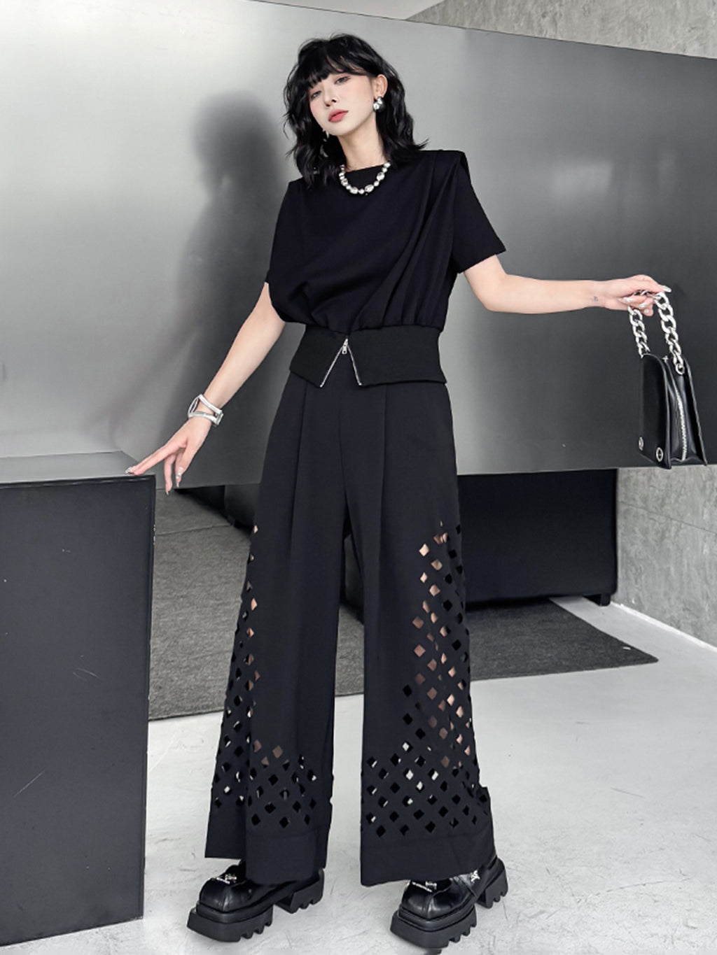 Punched wide pants 