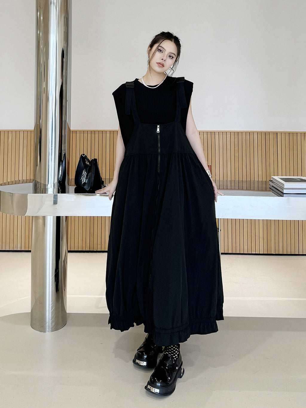Shoulder belt gathered dress 