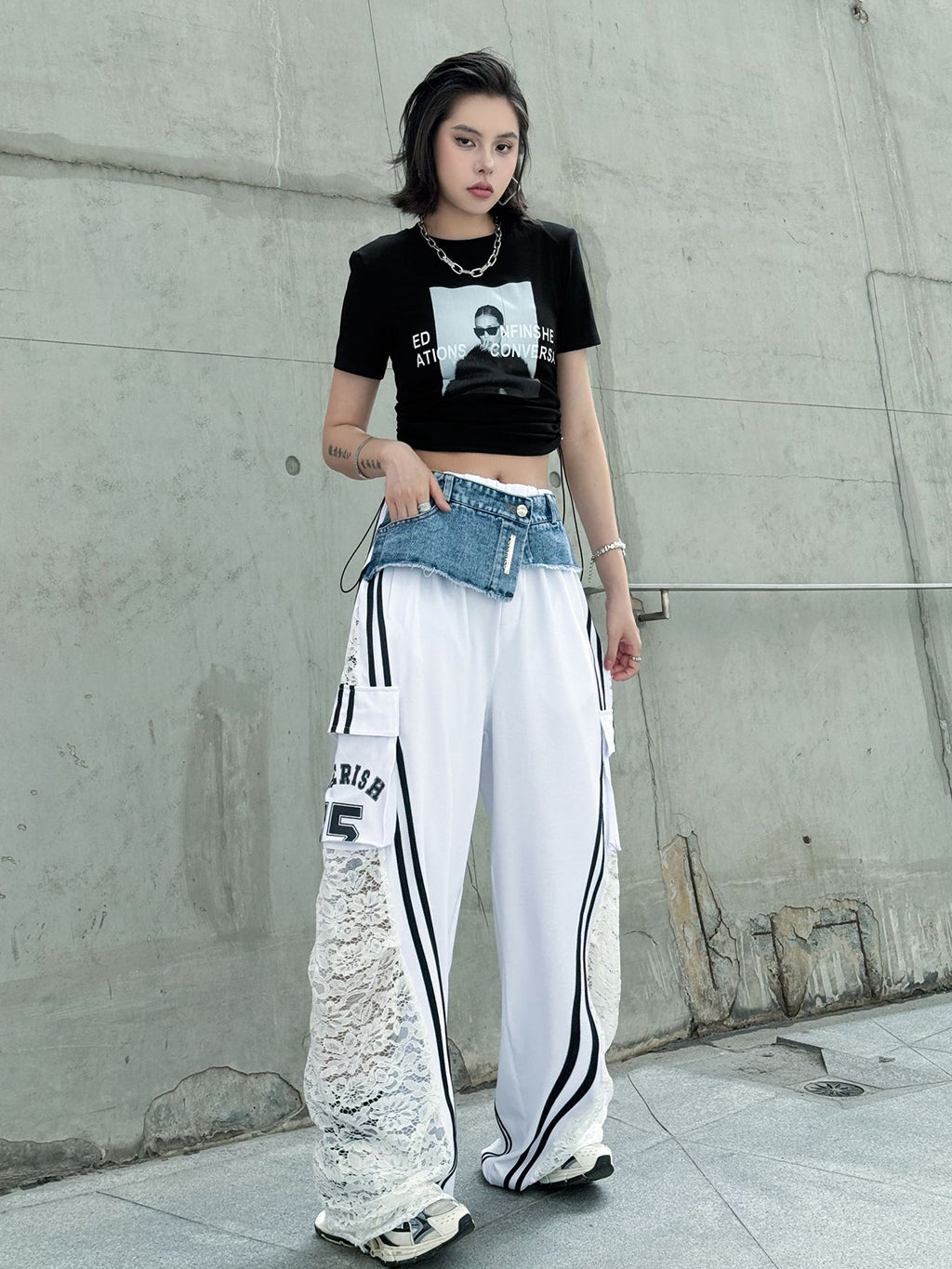 Lace-docking denim cargo pants 