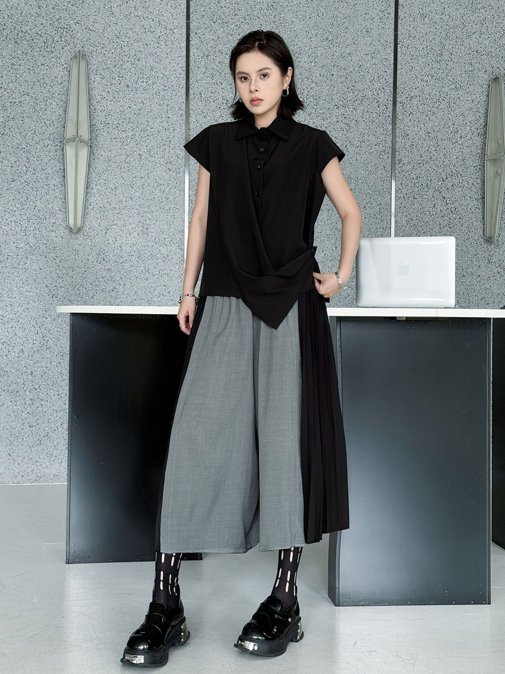 Two-tone pleated wide pants 