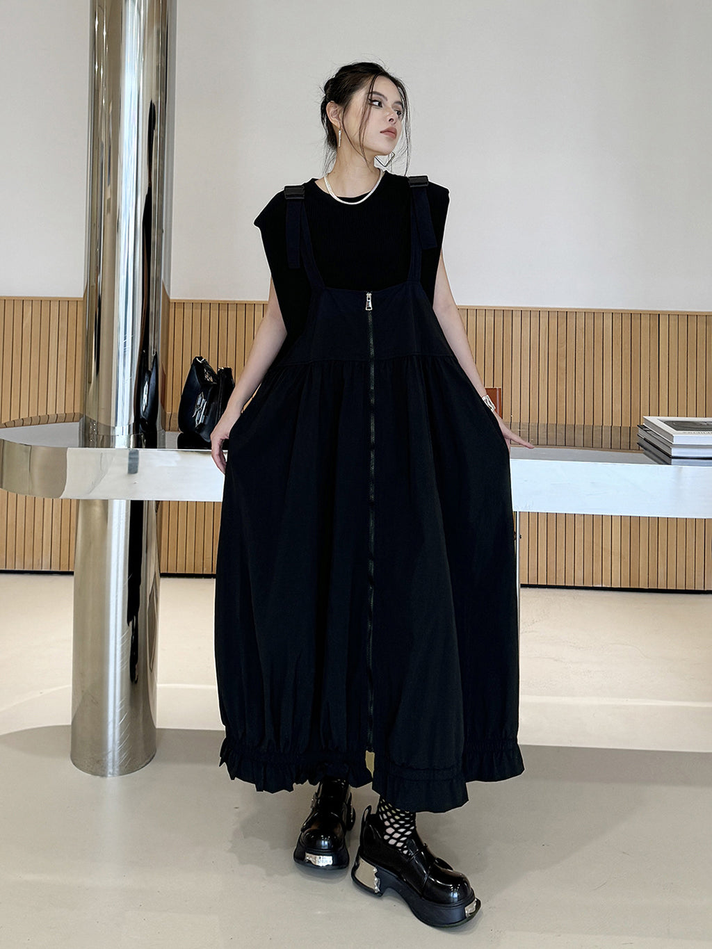 Shoulder belt gathered dress 