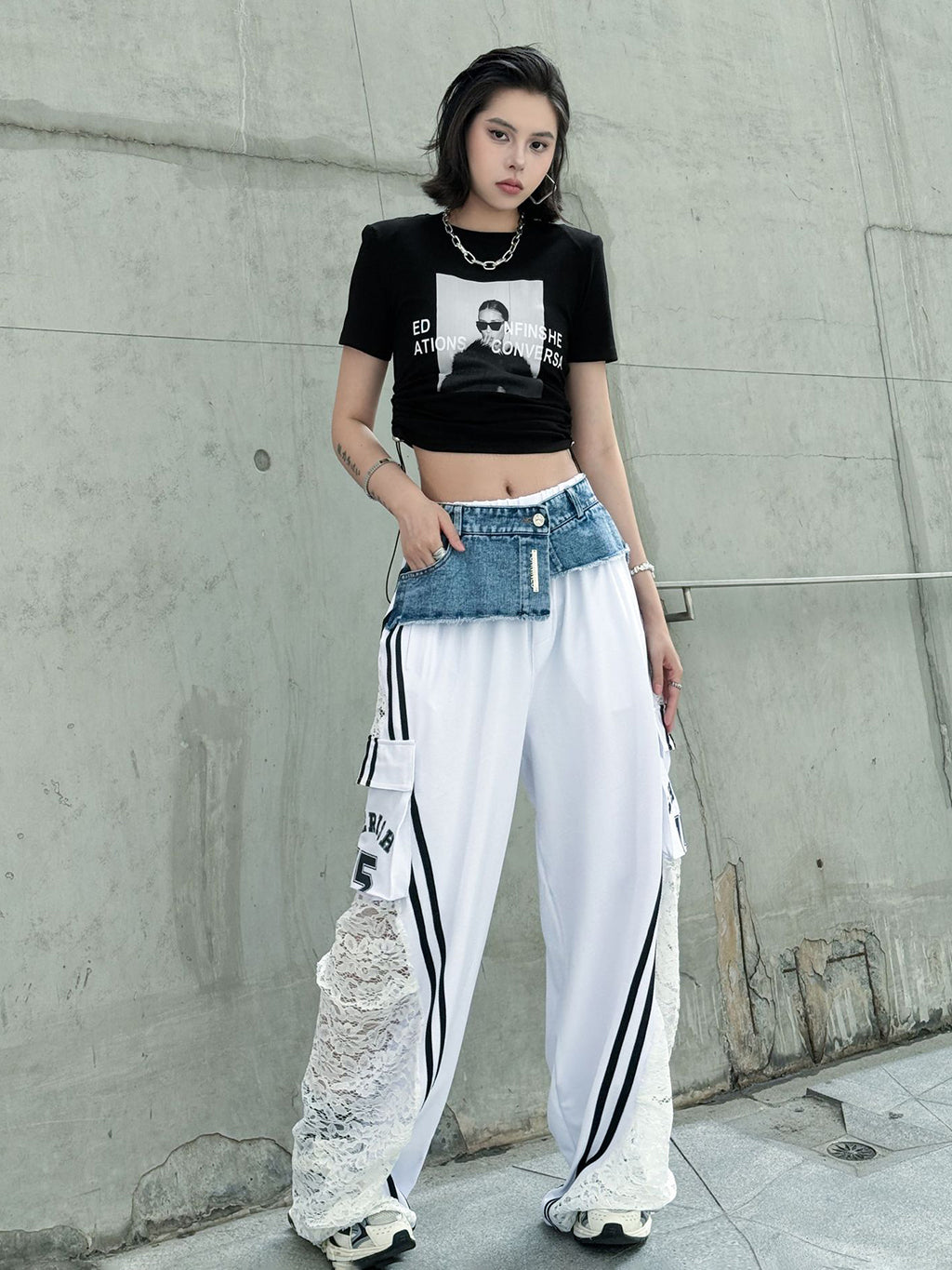 Lace-docking denim cargo pants 
