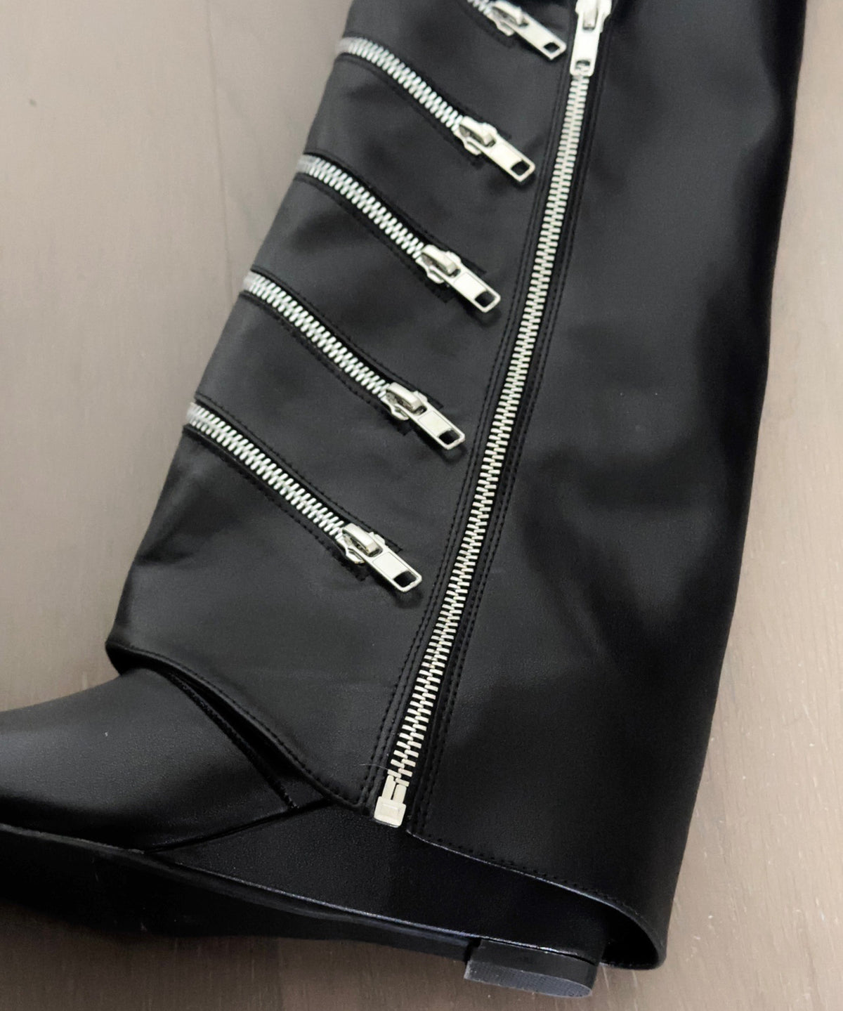 Zip-cover long boots