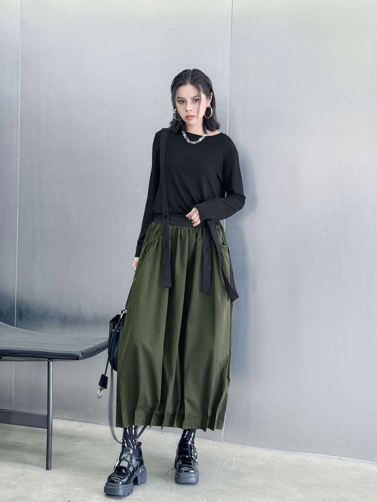 ヘムタックサスペンダースカート