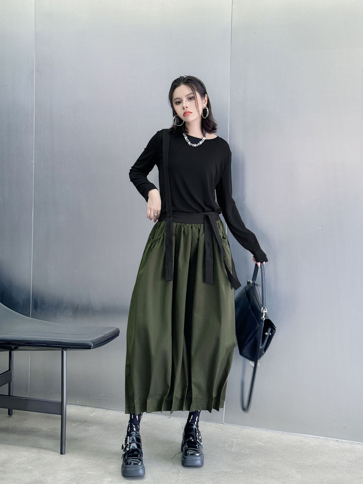 ヘムタックサスペンダースカート