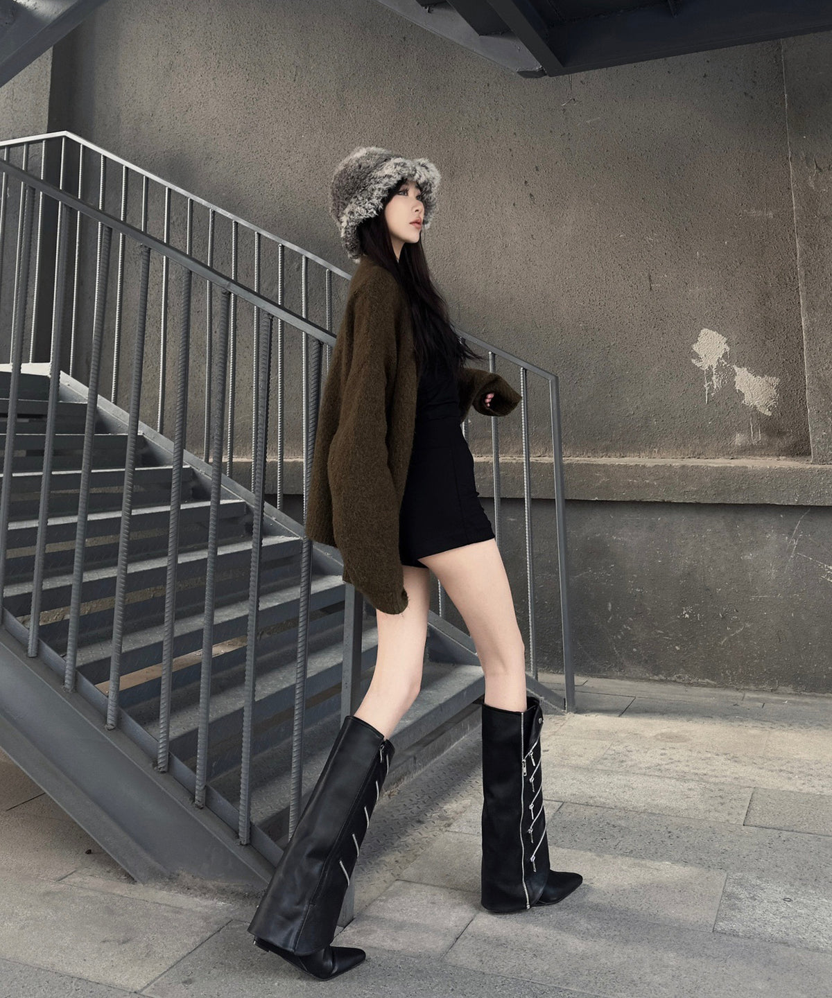 Zip-cover long boots