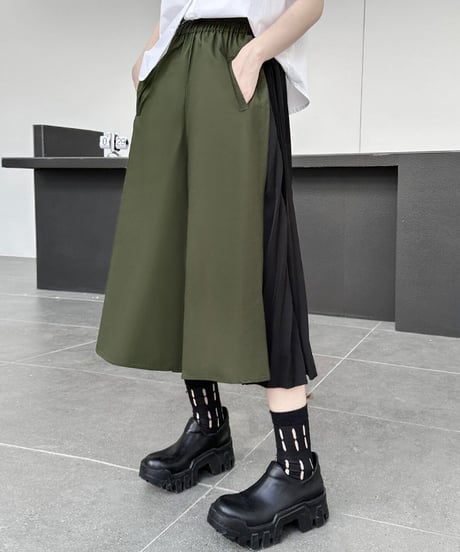 Side pleated wide pants