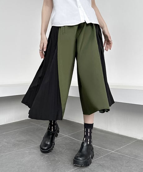 Side pleated wide pants