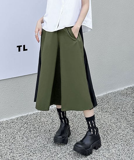 Side pleated wide pants