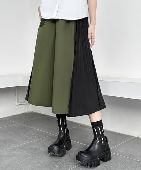 Side pleated wide pants