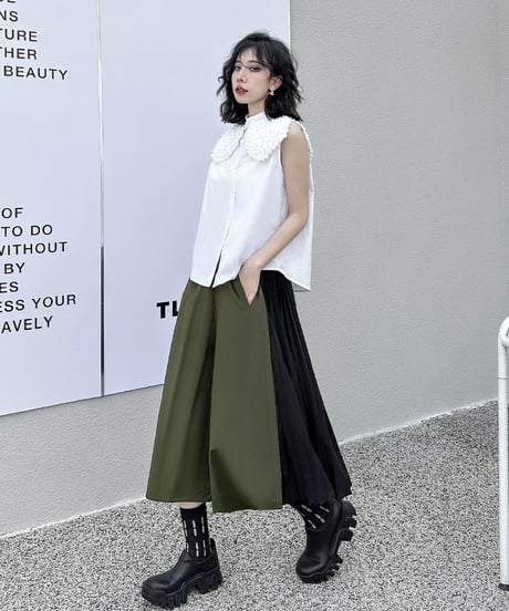 Side pleated wide pants
