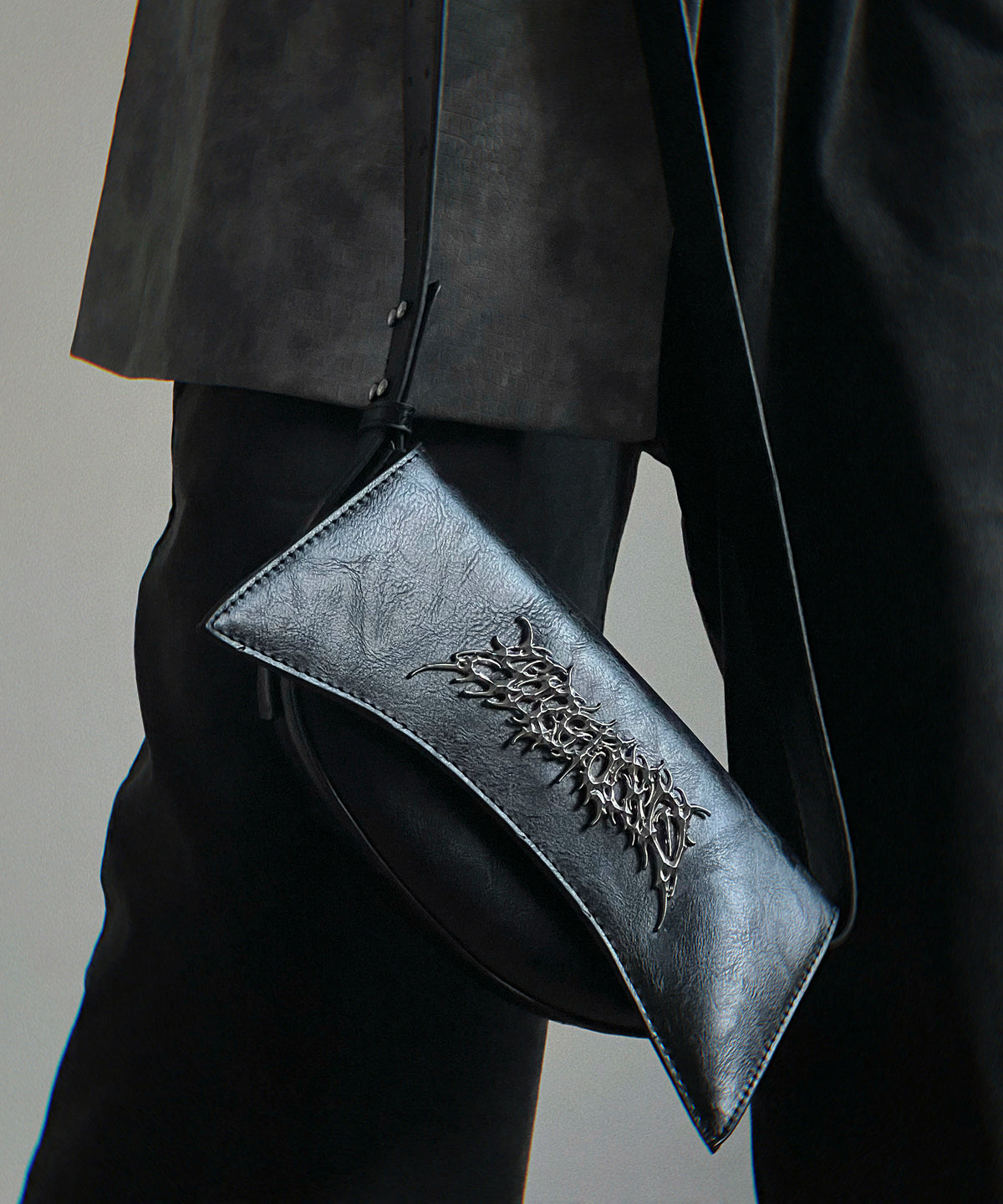 Metal logo shoulder bag