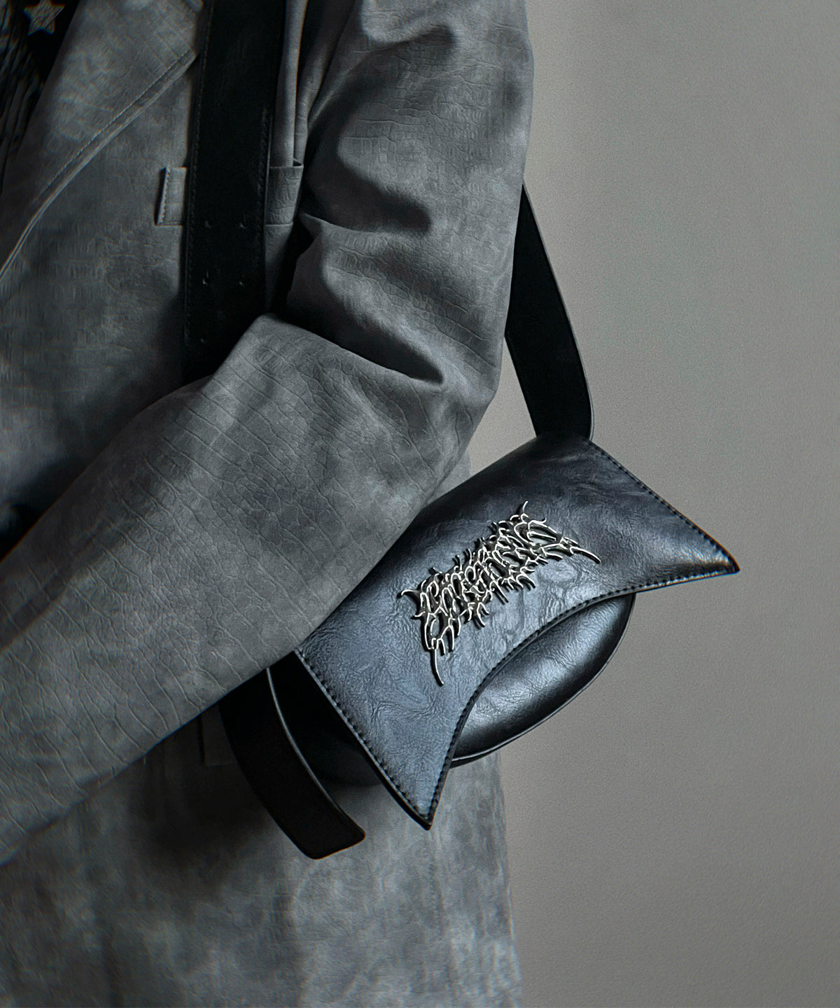 Metal logo shoulder bag