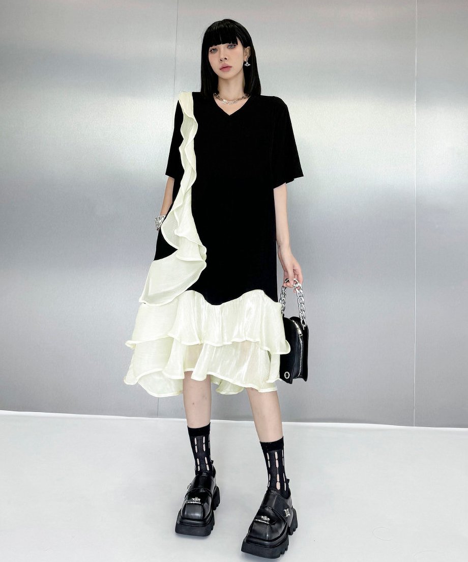 V-neck ruffle dress