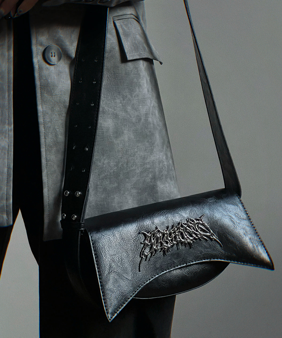 Metal logo shoulder bag