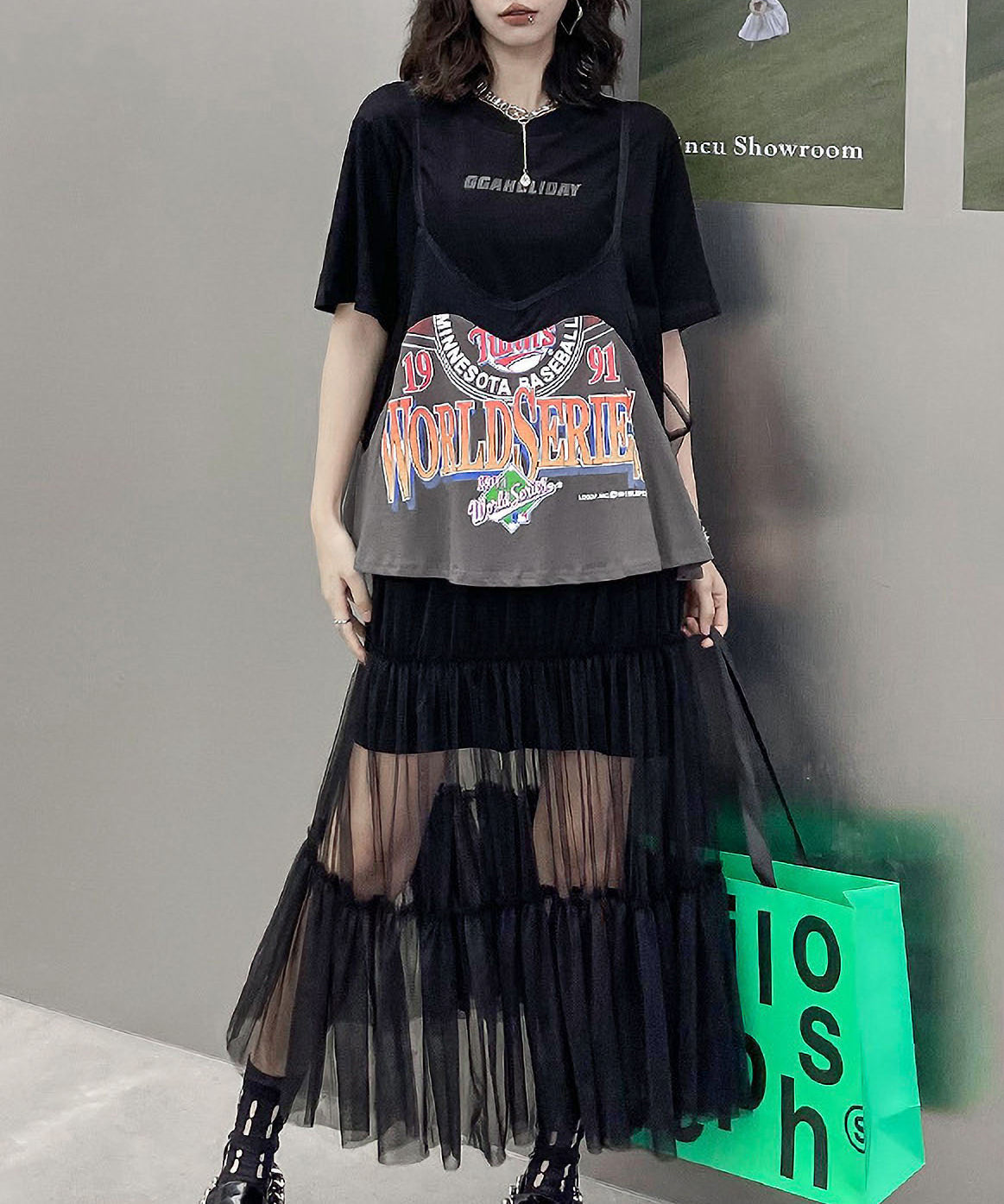 Loose T-shirt and mesh dress 
