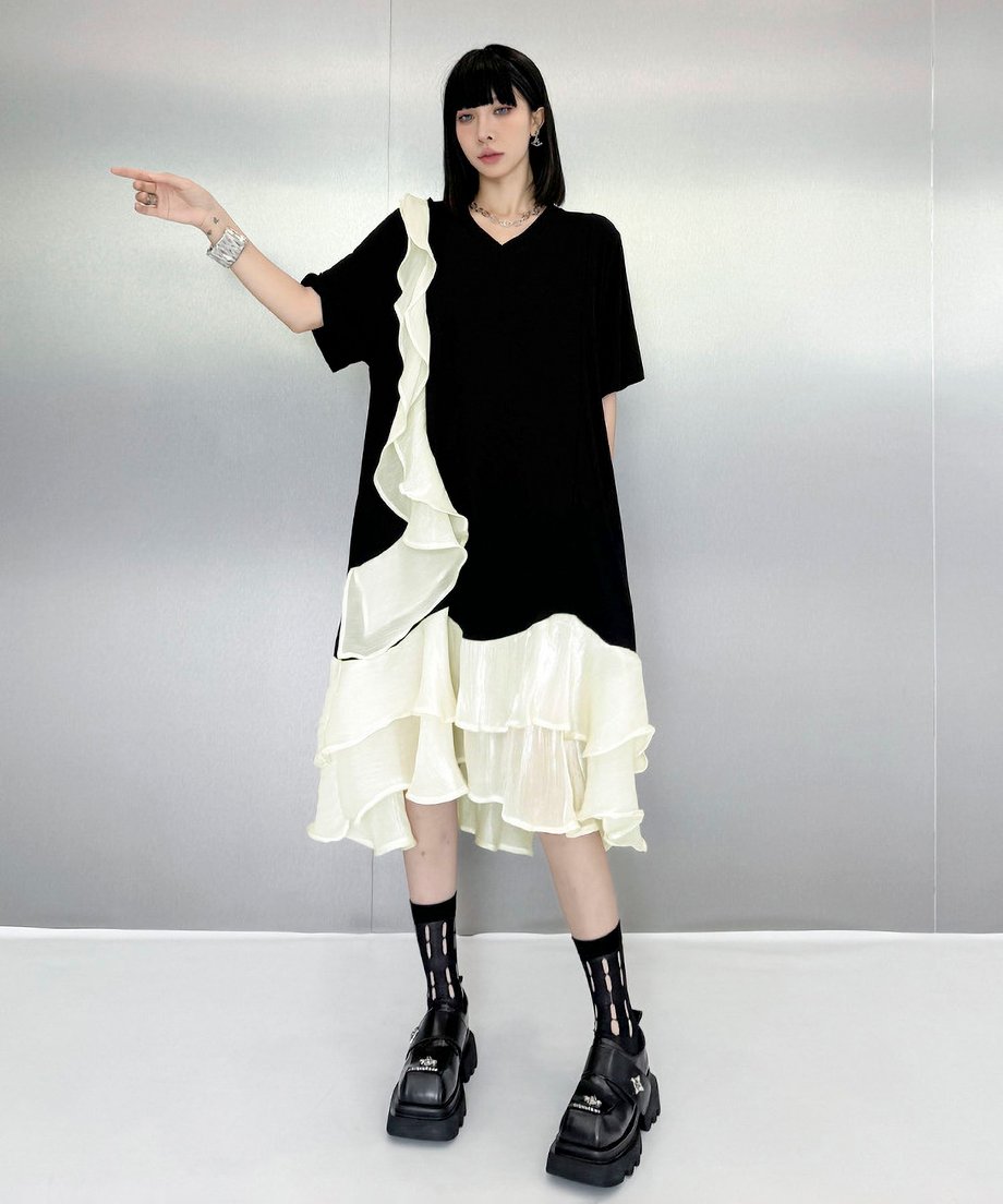 V-neck ruffle dress