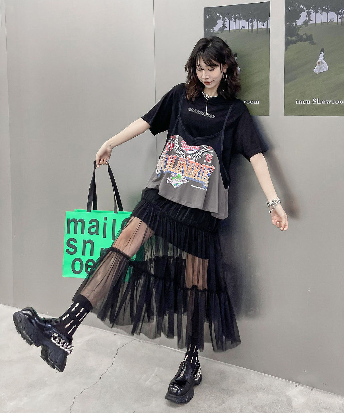 Loose T-shirt and mesh dress 