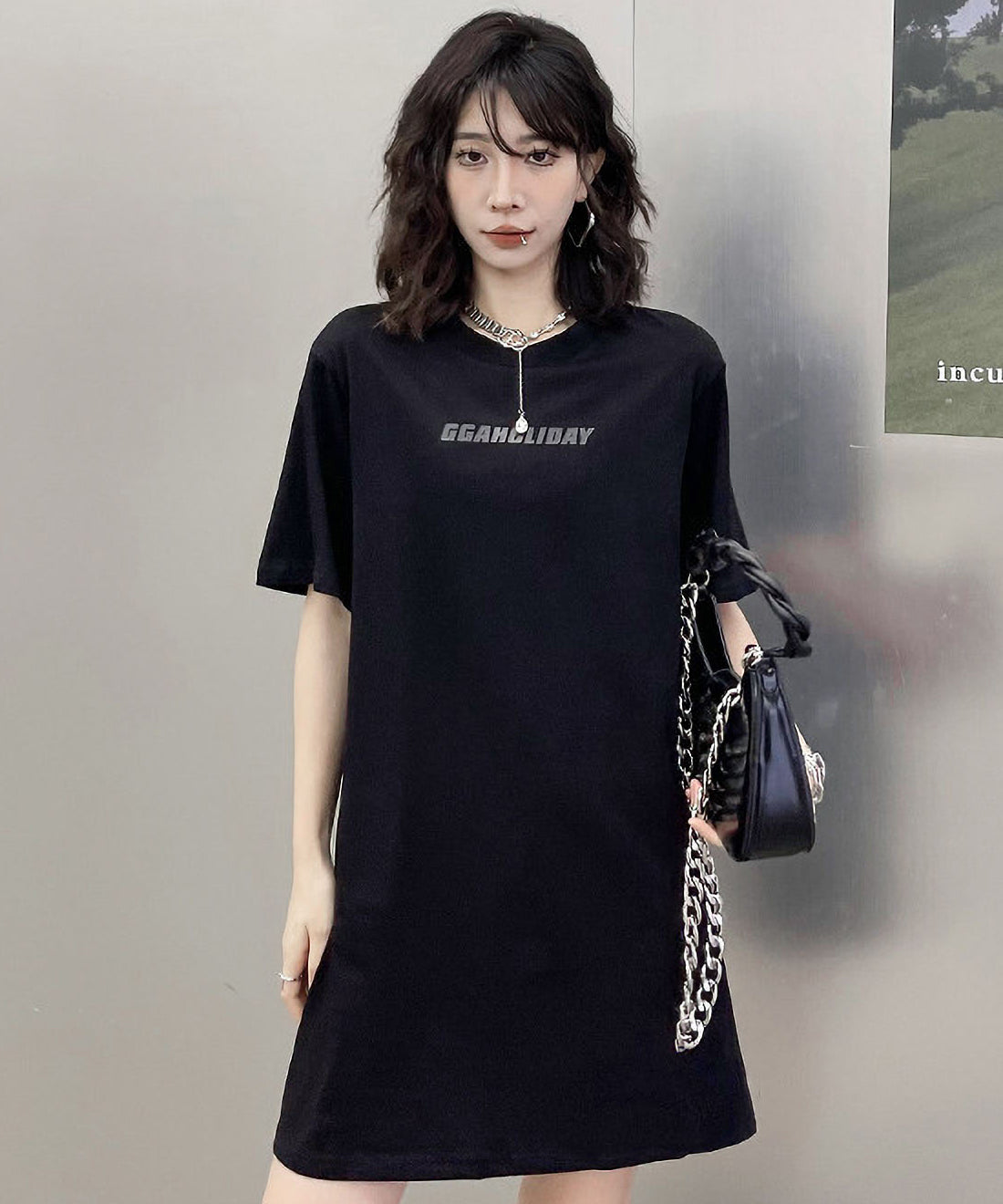 Loose T-shirt and mesh dress 