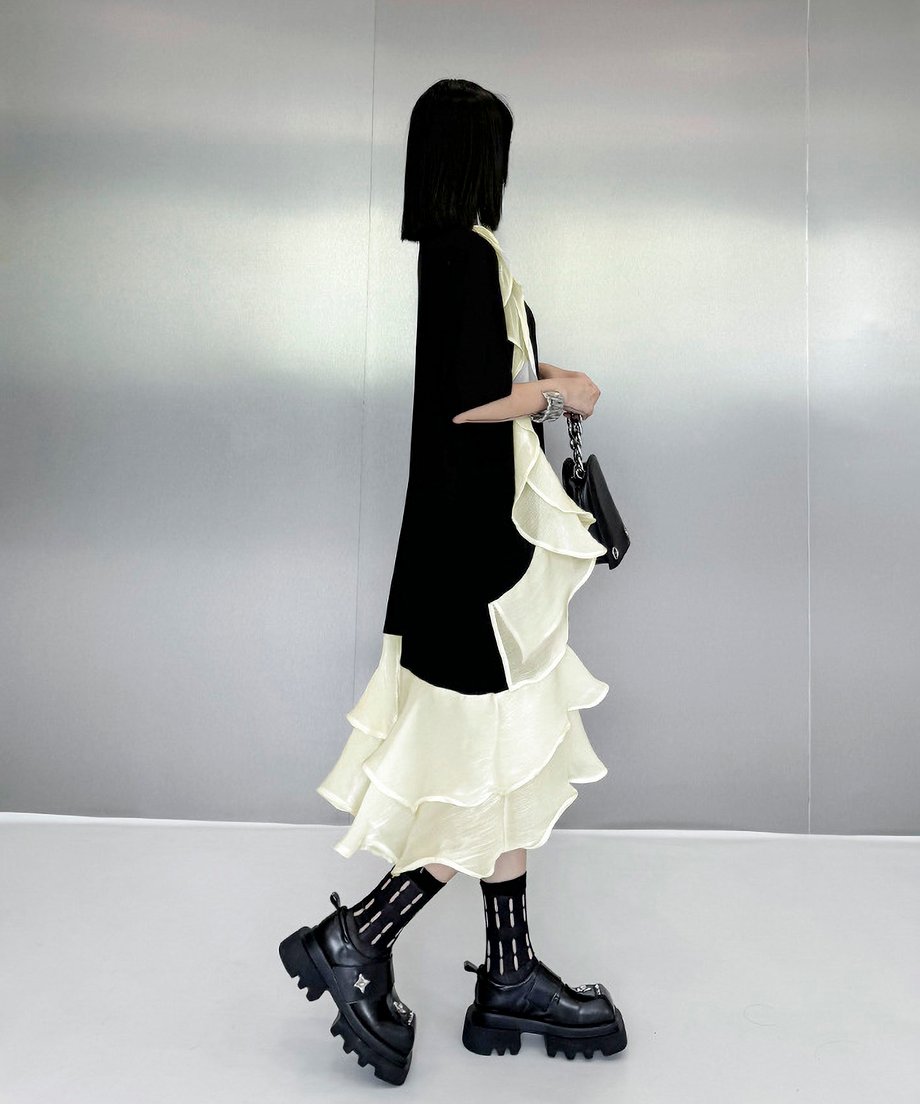 V-neck ruffle dress