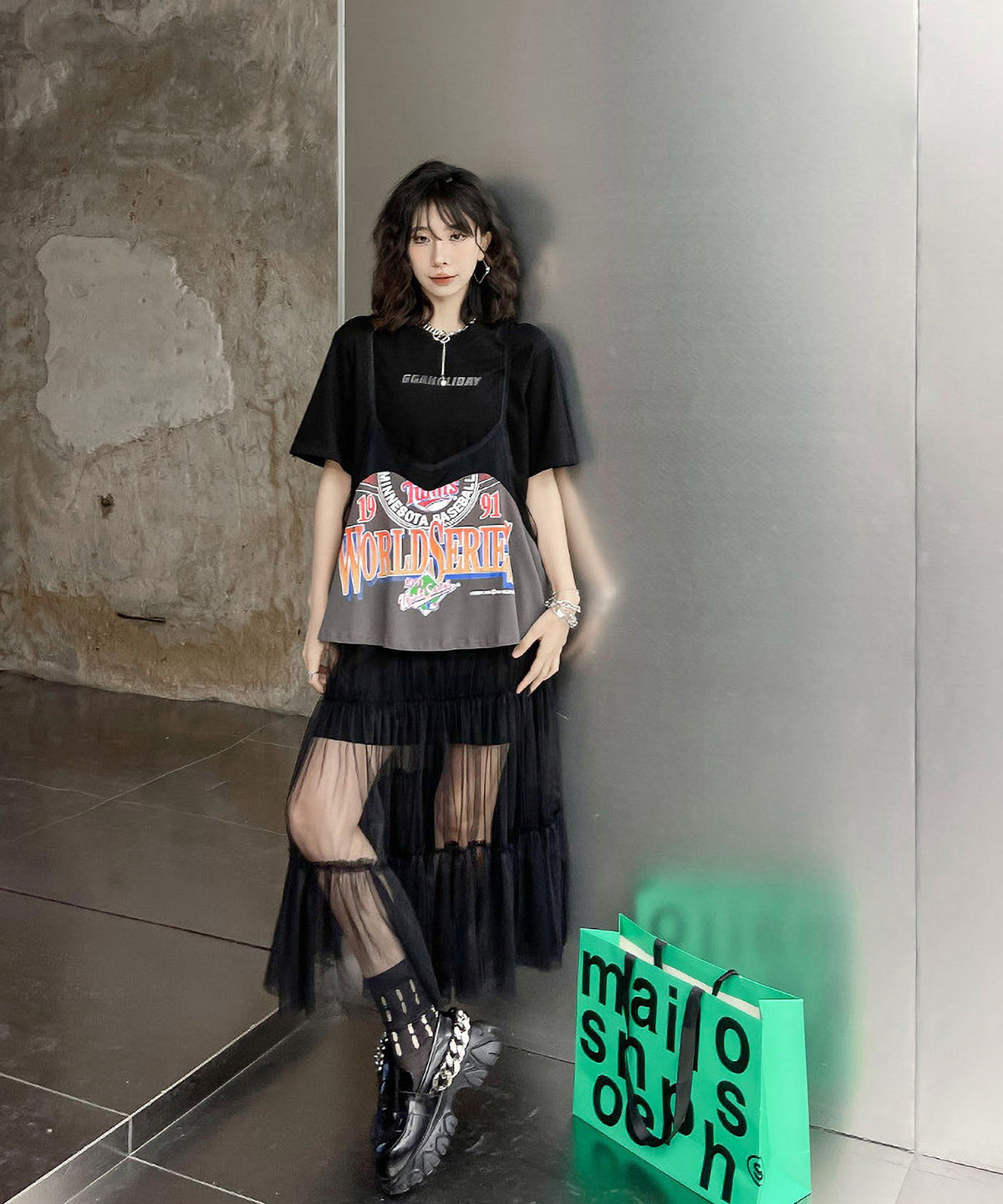Loose T-shirt and mesh dress 