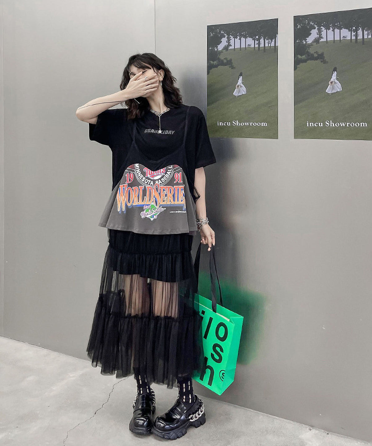 Loose T-shirt and mesh dress 